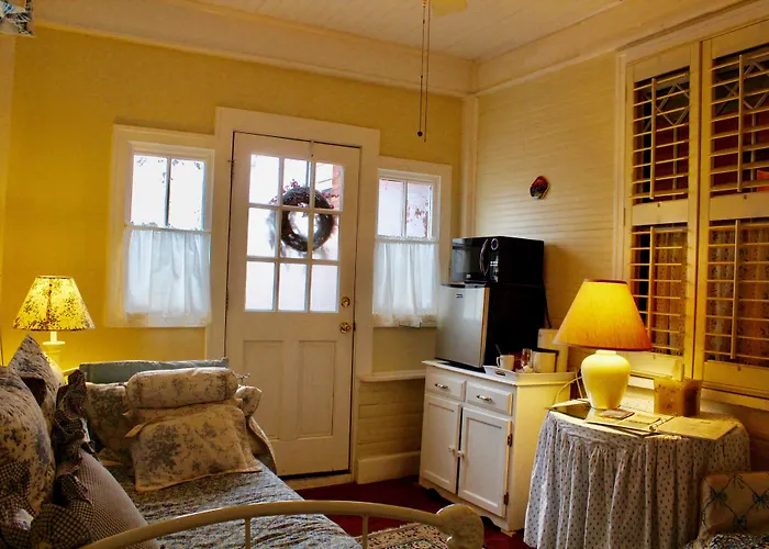 Oakland Cottage Bed And Breakfast