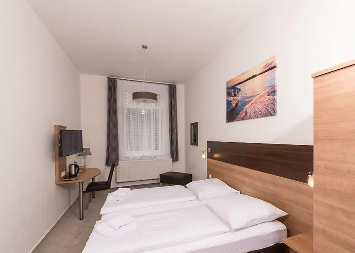 Boutique- Kronenstuben - Unschlagbare Zentrumsnähe Direkt Am Marstall&Marktplatz - Schloss In 3 Min - Frühstück - Langzeitmiete