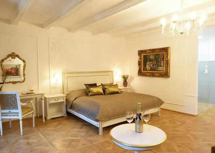 Spa Beerland Chateaux - U Zlate Hrusky / At Golden Pear