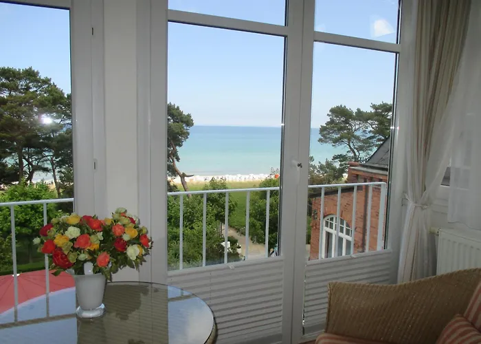 Apartment: FeWo direkt am Strand mit Meerblick und Südbalkon, Villa Freia 27, Binz