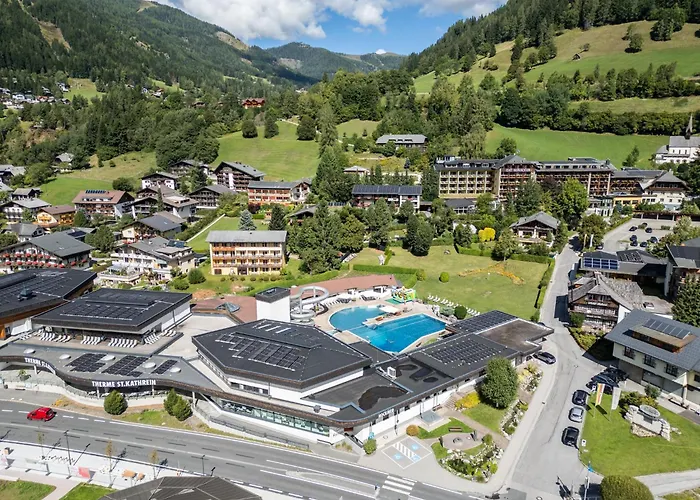 Ping Pong Hotel: Gästehaus Schusser an der Therme, Frühstück, Doppelzimmer und Ferienwohnung