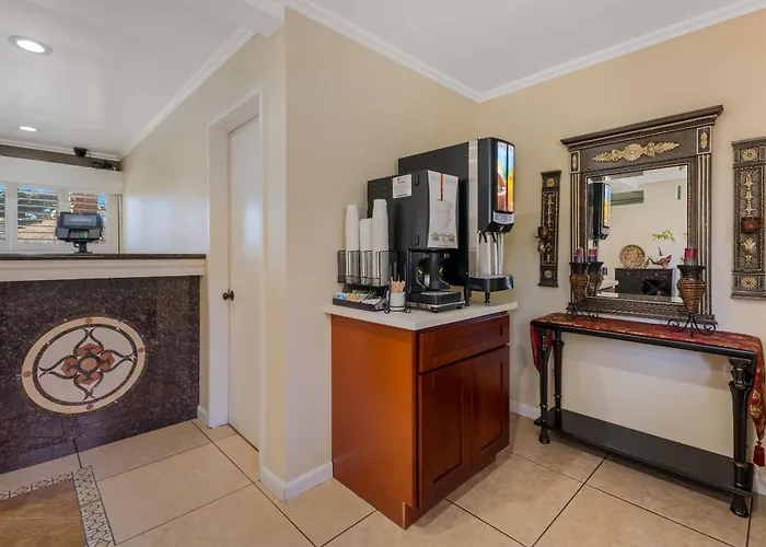 Hotel Am Clarion Collection Carmel Oaks Inn