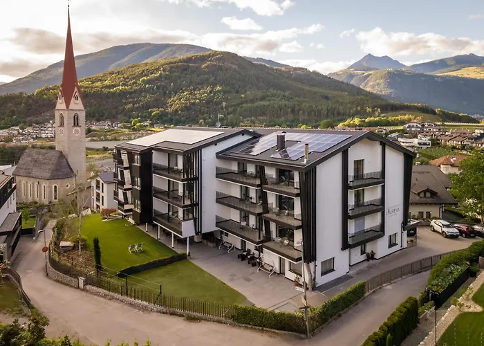  Laurena Aparthotel