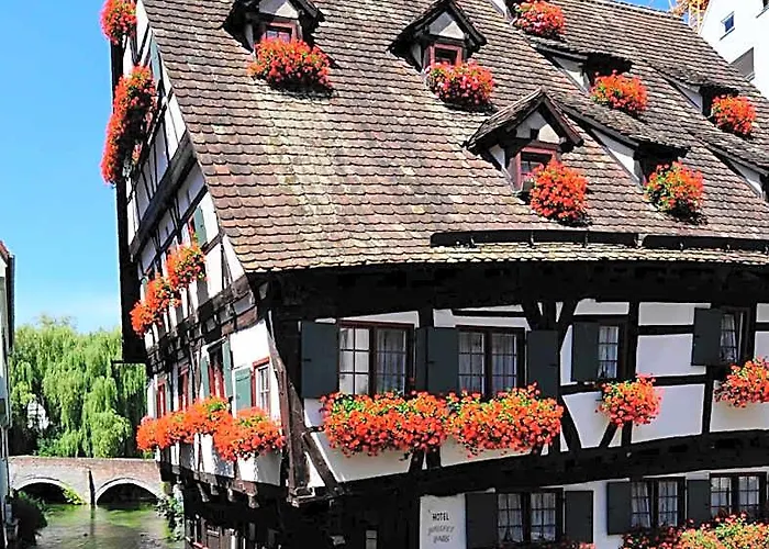 Schiefes Haus
