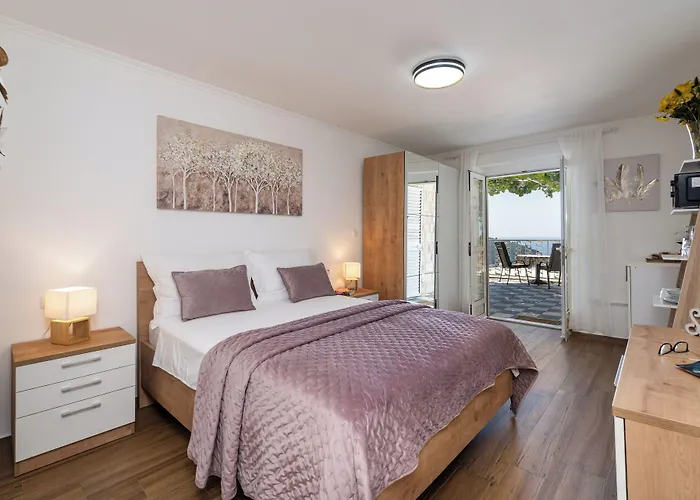 3 SterneHotel Apartments And Room Lora