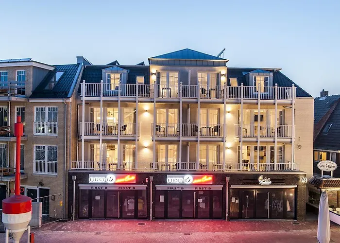 Weisse Villa am Meer