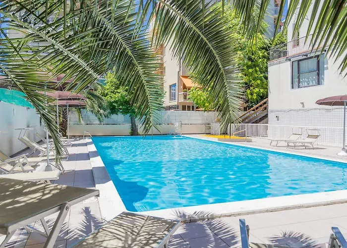Hotel Plaza Con Piscina